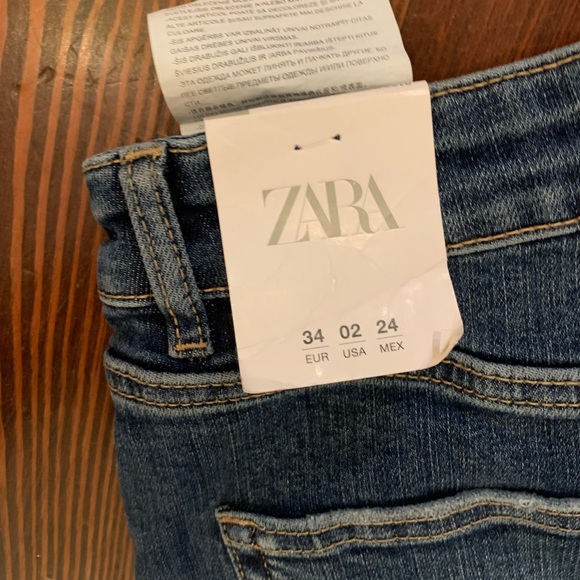Zara high wasted crop Jean shorts - Picture 3 of 3